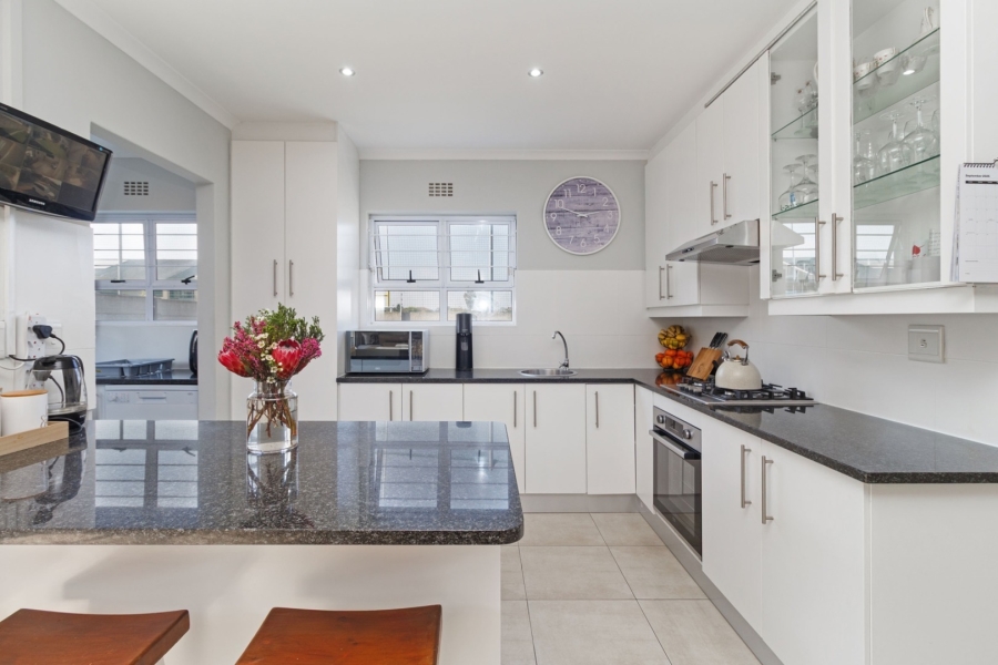 To Let 4 Bedroom Property for Rent in Sunningdale Western Cape